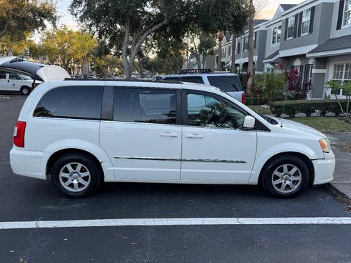 2012 Chrysler Town & Country Touring