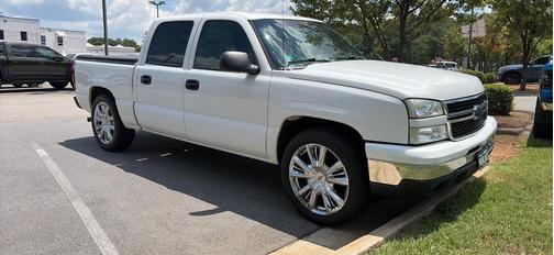 White 2006 Chevrolet Silverado 1500 LT Crew Cab