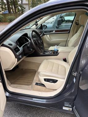 2012 Volkswagen Touareg VR6 Lux