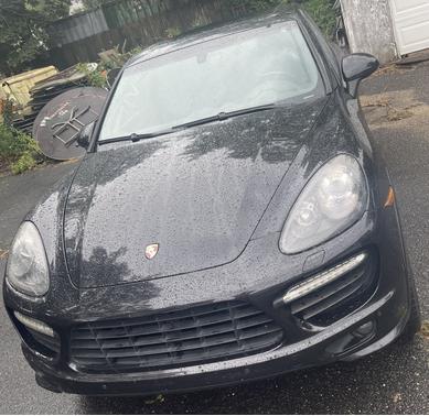 2013 Porsche Cayenne Cayenne GTS