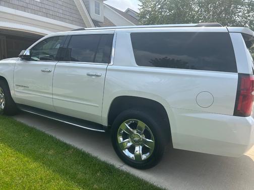 White 2017 Chevrolet Suburban Premier