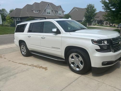 White 2017 Chevrolet Suburban Premier