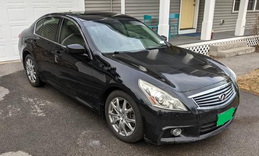 Black 2010 INFINITI G37 x