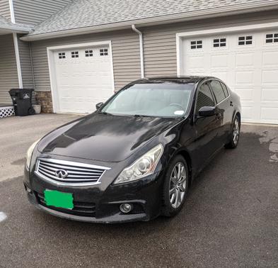 Black 2010 INFINITI G37 x