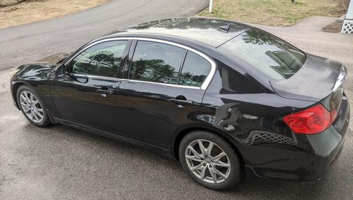 Black 2010 INFINITI G37 x