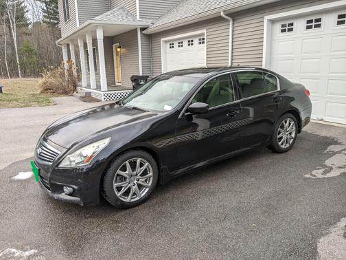 Black 2010 INFINITI G37 x