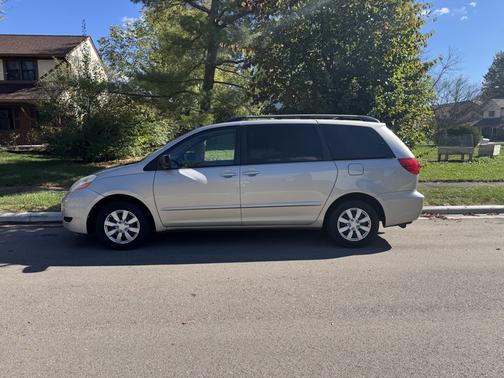 2010 Toyota Sienna LE