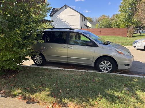 2010 Toyota Sienna LE