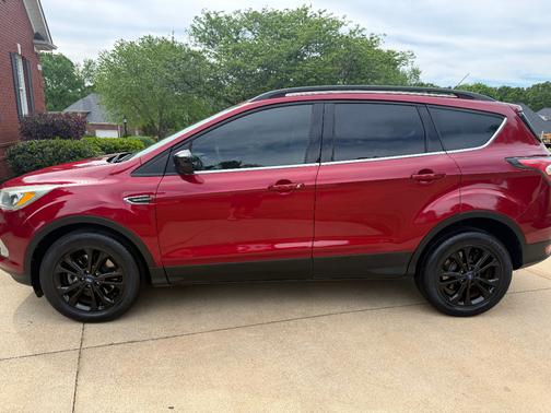 Red 2017 Ford Escape SE