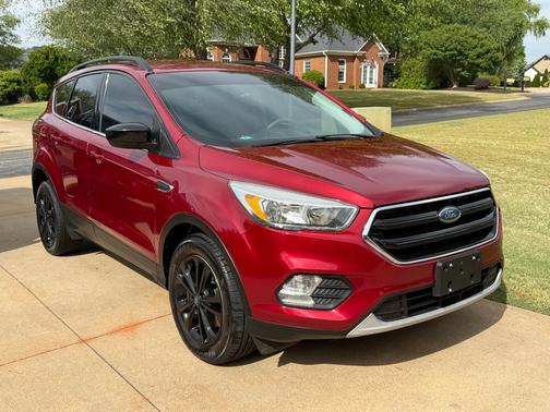Red 2017 Ford Escape SE