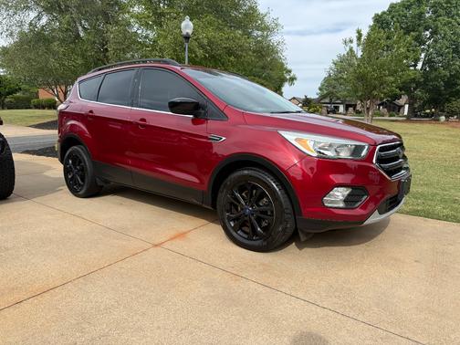 Red 2017 Ford Escape SE
