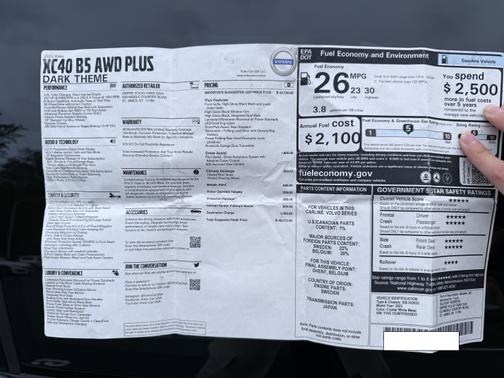 2023 Volvo XC40 B5 Plus Dark Theme