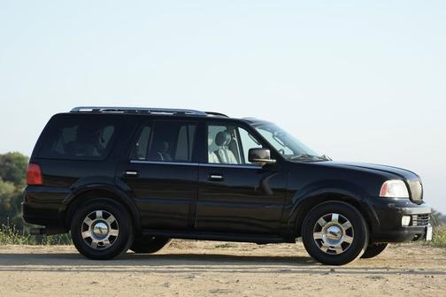 Black 2005 Lincoln Navigator Luxury