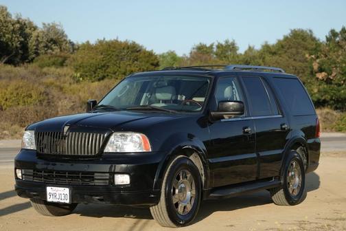 Black 2005 Lincoln Navigator Luxury