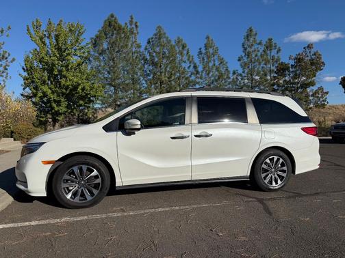 White 2021 Honda Odyssey EX-L