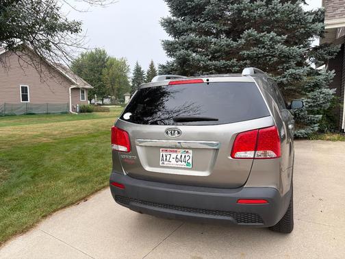 Gray 2011 Kia Sorento LX