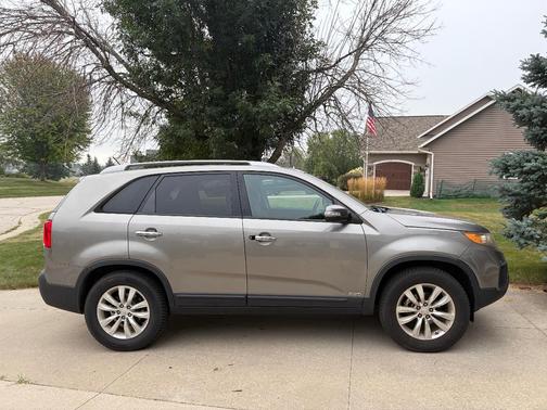 Gray 2011 Kia Sorento LX
