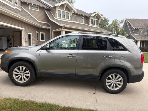 Gray 2011 Kia Sorento LX