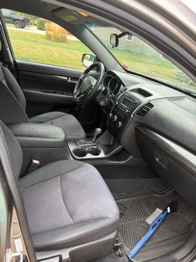 Gray 2011 Kia Sorento LX