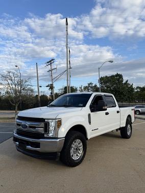 White 2017 Ford F-250 XLT