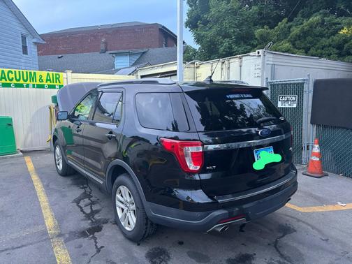 Black 2018 Ford Explorer XLT