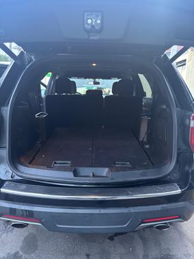 Black 2018 Ford Explorer XLT