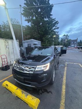Black 2018 Ford Explorer XLT