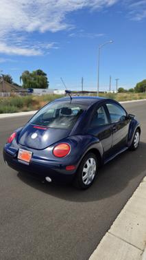 Blue 2004 Volkswagen New Beetle GL