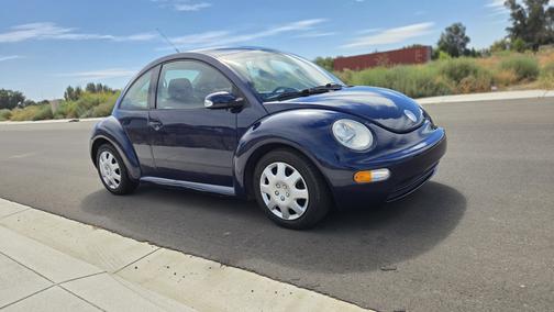 Blue 2004 Volkswagen New Beetle GL