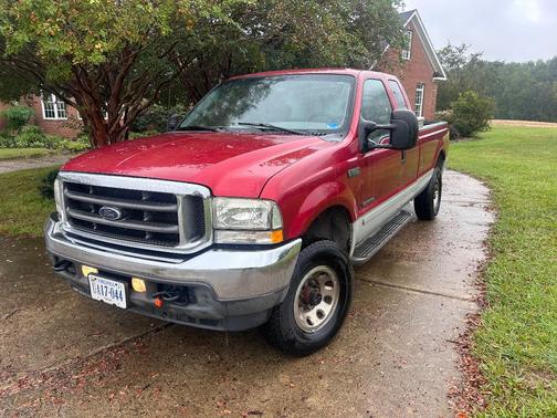 Red 2002 Ford F-250 XL SuperCab Super Duty