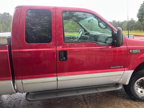 Red 2002 Ford F-250 XL SuperCab Super Duty