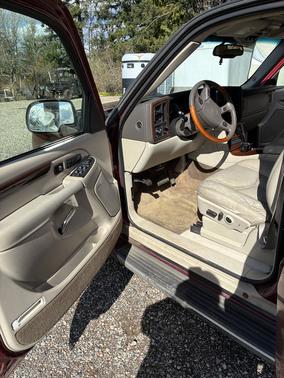 2003 Cadillac Escalade Base