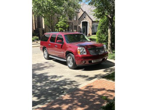 Photo 1 of 13 of 2010 GMC Yukon XL Denali