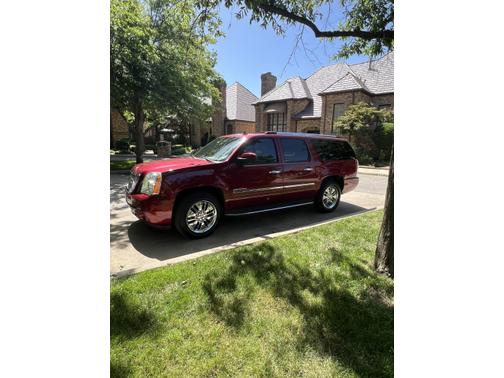 Photo 2 of 13 of 2010 GMC Yukon XL Denali