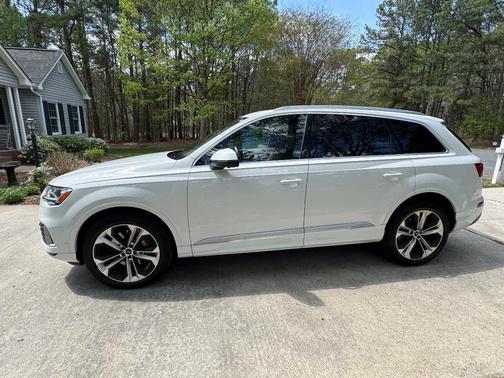 White 2020 Audi Q7 55 Premium Plus