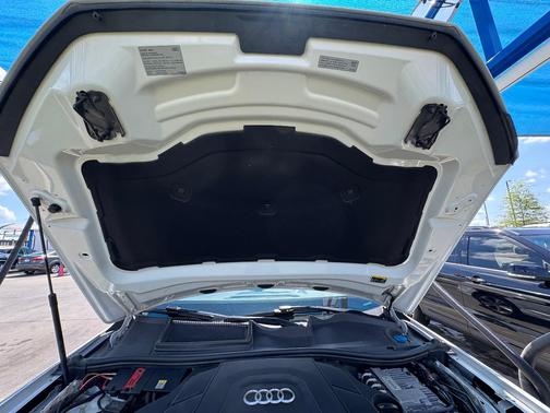 White 2020 Audi Q7 55 Premium Plus