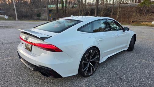 White 2022 Audi RS 7 4.0T