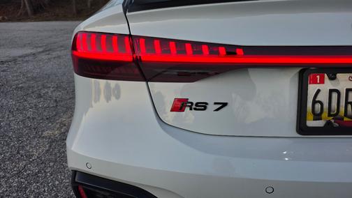 White 2022 Audi RS 7 4.0T