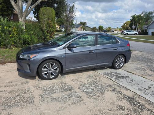 2018 Hyundai IONIQ Hybrid Limited