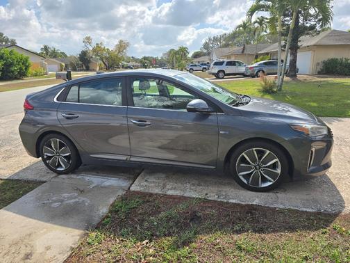 2018 Hyundai IONIQ Hybrid Limited