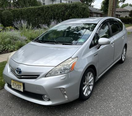 2012 Toyota Prius v Five