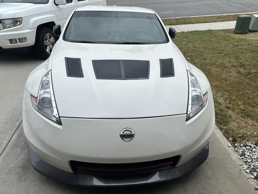 White 2014 Nissan 370Z NISMO