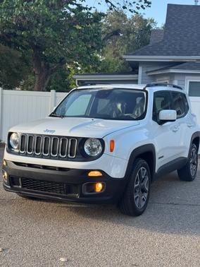 White 2017 Jeep Renegade Latitude