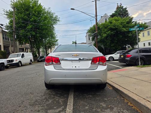 Silver 2012 Chevrolet Cruze LT