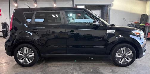 Black 2017 Kia Soul EV Base
