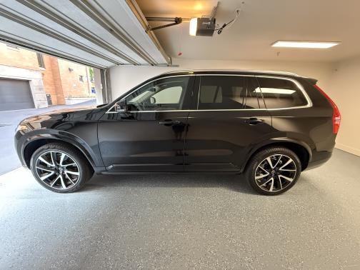 2022 Volvo XC90 T6 Momentum