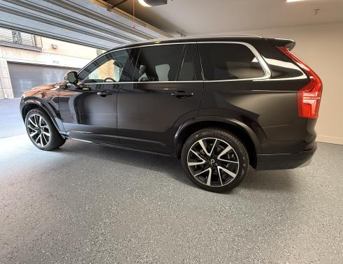 2022 Volvo XC90 T6 Momentum