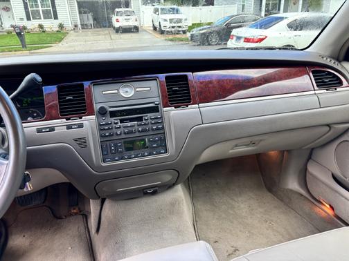 2003 Lincoln Town Car Executive