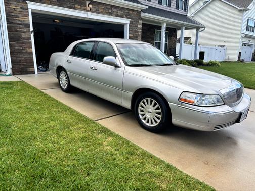 2003 Lincoln Town Car Executive