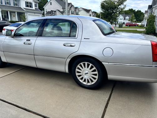 2003 Lincoln Town Car Executive